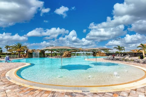 Zero entry with small fountains and umbrellas- perfect for families!