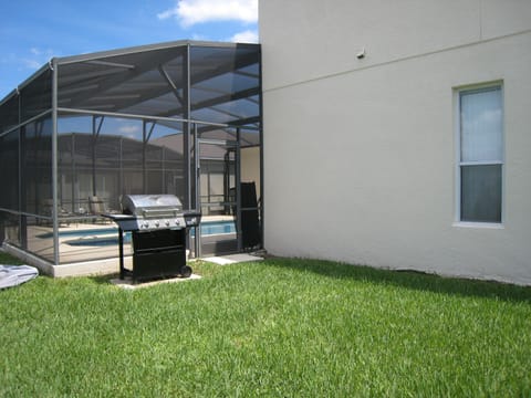 BBQ with propane including a spare tank