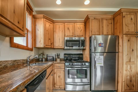 Fully furnished kitchen with stainless appliances
