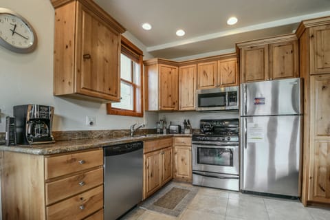 Fully furnished kitchen with stainless appliances