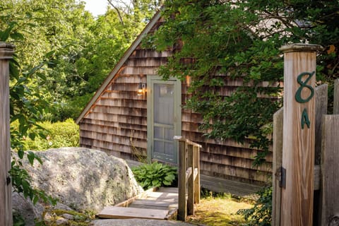 Entrance to the cottage from the street.