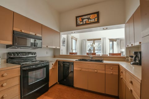 Well equipped kitchen