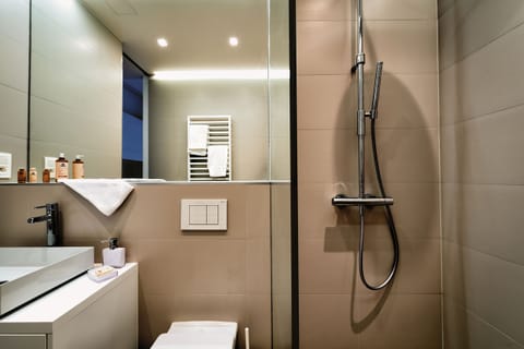 Bathroom with Italian Shower

Bathroom with Italian Shower