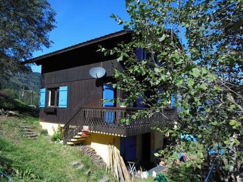 Side view of chalet.