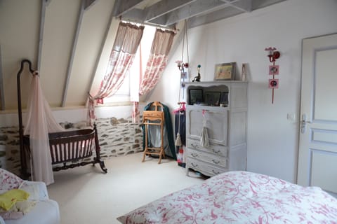 Master bedroom, upstair.
you can see the ocean through the trees.