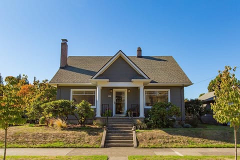 A warm and inviting bungalow just blocks from Hollywood in the heart of NE 