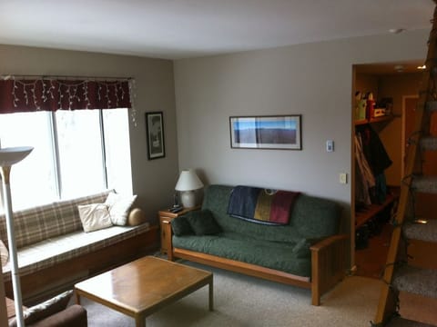 Living Room with futon - Large windows for a lot of natural light