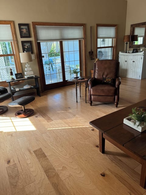 Living Room with fireplace