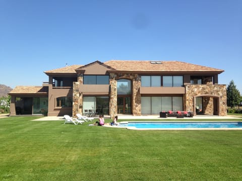 lots of space for everyone, inside and outside the house