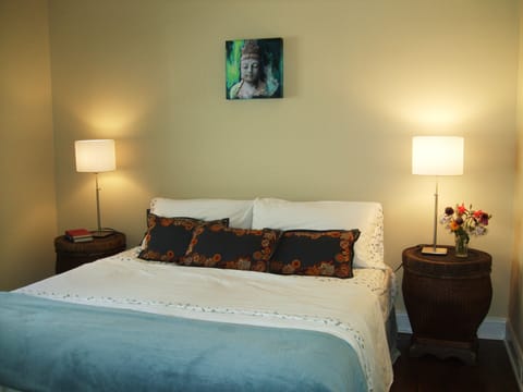 King size bed with all new 100% cotton linens.