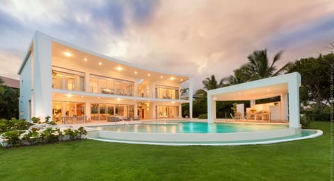 Full view of this gorgeous house 