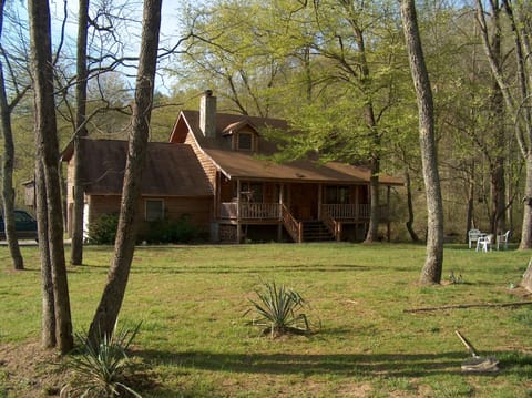 Huge yard for outdoor activities like football, badminton, horseshoes, softball.