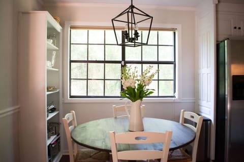 Dining area - seats 4