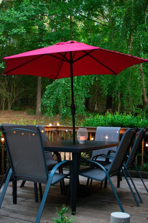 Back Porch - outdoor dining area seats 4