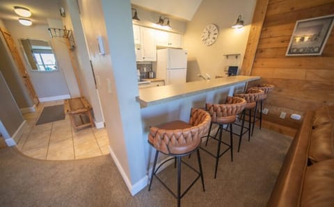 Lakeside Village 1BD Kitchen and Bar Seating