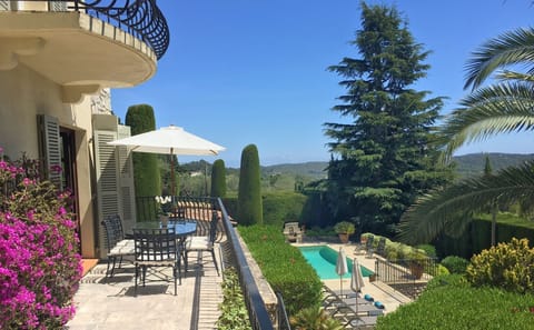 Luxury Mougins villa rental with 3 ensuite bedrooms and private, heated pool
