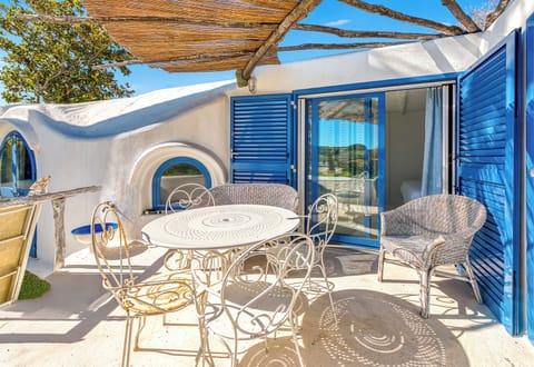 Domus, Inside a Botanical Garden,
Villa,one of the 15 units, pools, bar, rest