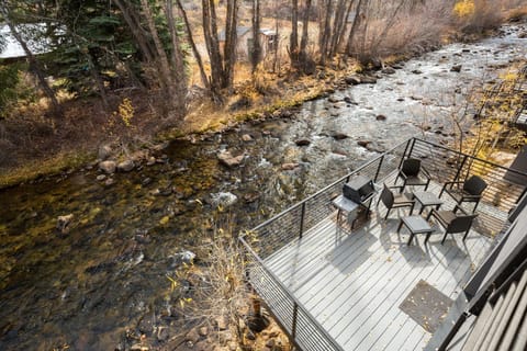 Deck on the river to enjoy the winter or summer