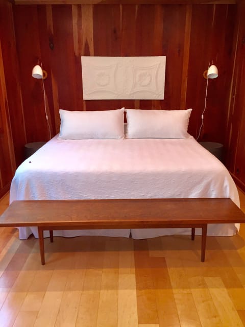 Downstairs Master bedroom - memory foam KING bed, 450 thread count Peacock Alley sheets, Pine Cone Hill bedding, floor lamps, private bathroom with standing shower, direct access to screen porch!