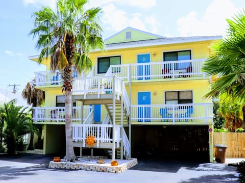 Welcome to Sunshines Shores!!