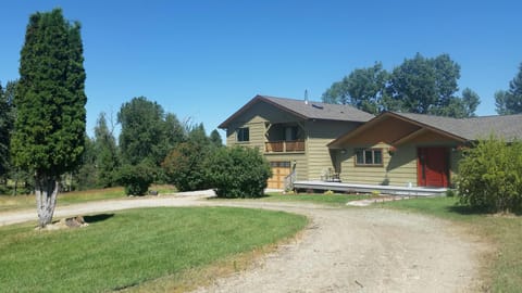 Welcome to Cache' Phloe'! We hope you enjoy your stay. Montana awaits you!