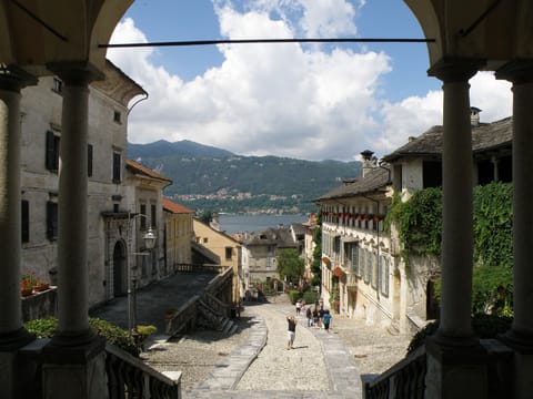 Orta San Giulio, Salita (Ascent) della Motta