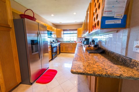 2nd floor full kitchen