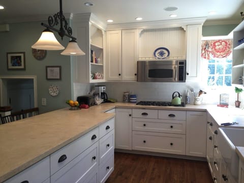 Spacious kitchen with all new appliances, gas cooktop, 2 ovens