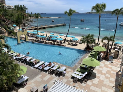 Infinity pool and Evening Star Beach