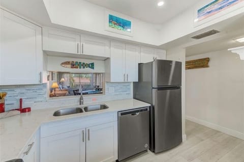 Quartz counter tops and stainless steel appliances. Fully equipped