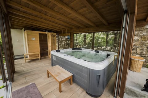 Indoor spa tub