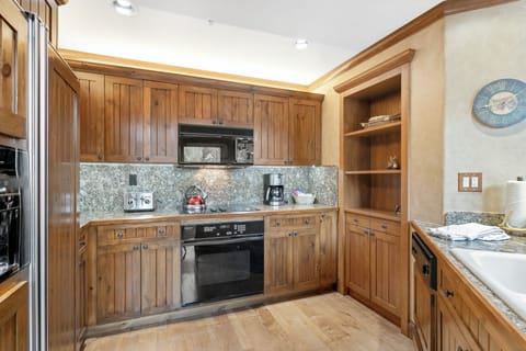 Kitchen - Ski In/Out