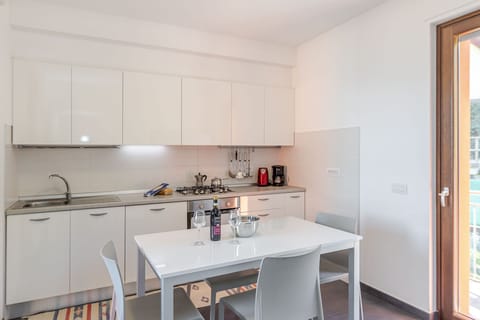 Modern, fully equipped kitchen.