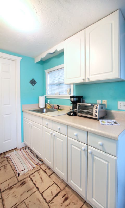 Fully equipped kitchen with everything you need to make your favorite recipes.