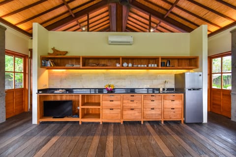 Well equipped kitchen