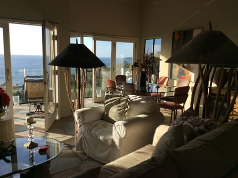 Living room / dining area