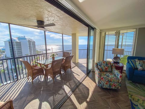 Living Room into Lanai