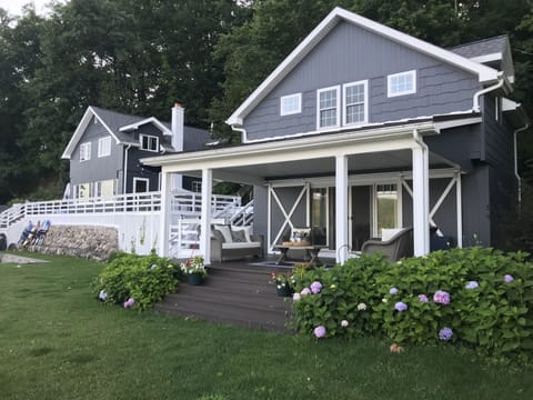 Main House with connecting Guest House, with an amazing covered porch!