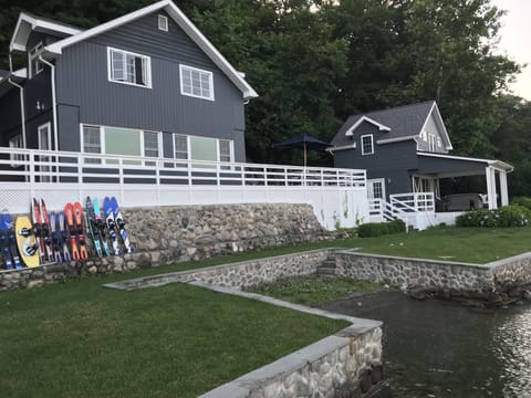 Main House with connecting Guest House!