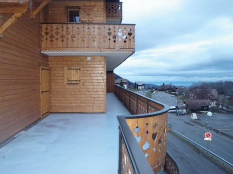extensive balcony and Lac Leman (lake Geneva) in the distance
