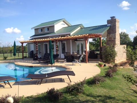 Pergola w/fans, FP, outdoor Liv/Din furniture, covered porch stocked w firewood 