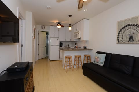 LIVING ROOM/KITCHEN
