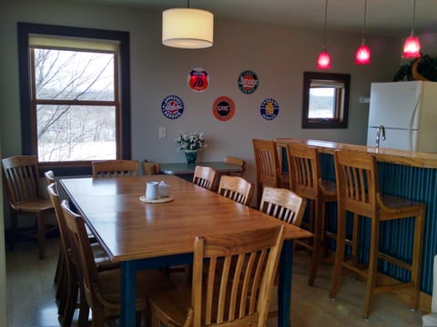 Great eating area for the family/friends to share a meal, bring your food/spices