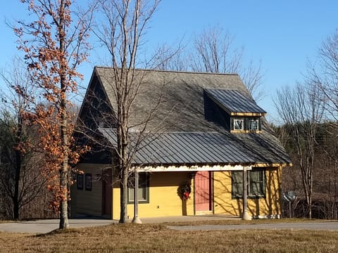 Welcome to Maple View Cabin at
Maple Ridge Cabins