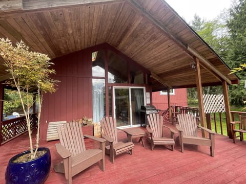 Covered west facing deck with bbq