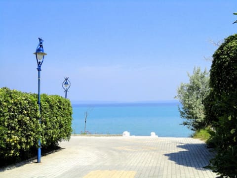 Beach 2 minutes walking distance