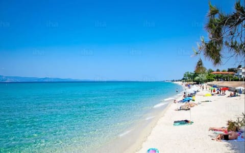 Beach 2 minutes walking distance