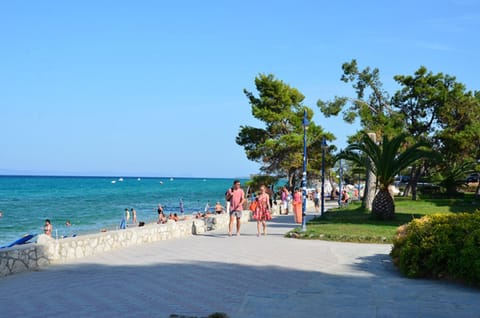 Beach 2 minutes walking distance