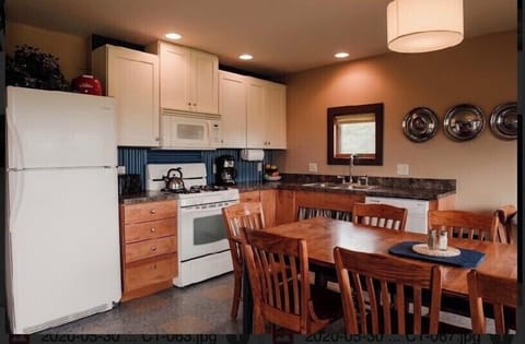 Spacious fully equipped kitchen!
Just bring your food and spices!