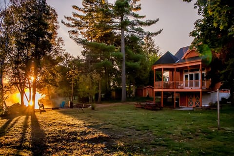 Beautiful sunrise on the Boyne River.